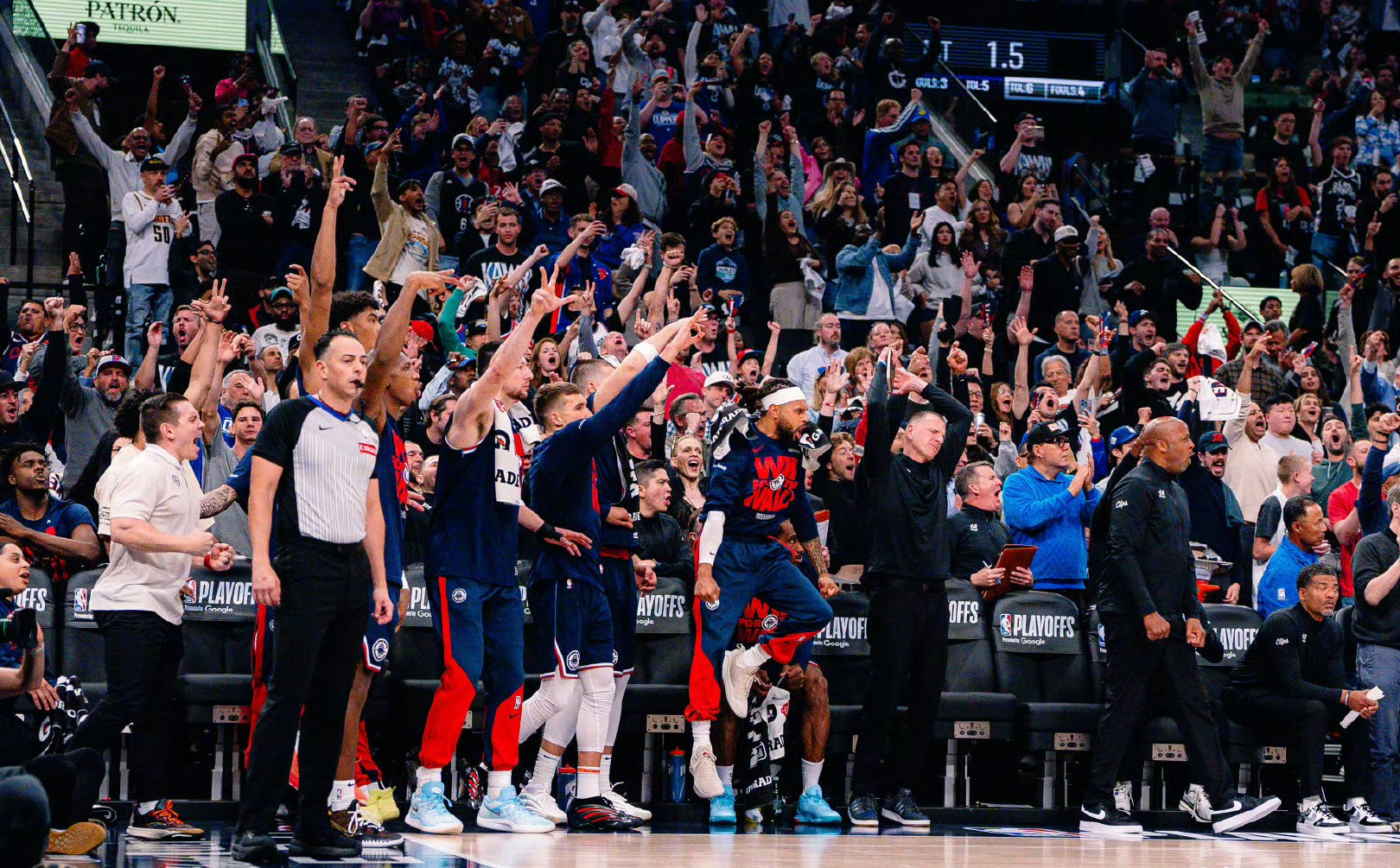  塔图姆迎来三赛季出色发挥，快船观众热烈欢呼！赛场气氛高涨